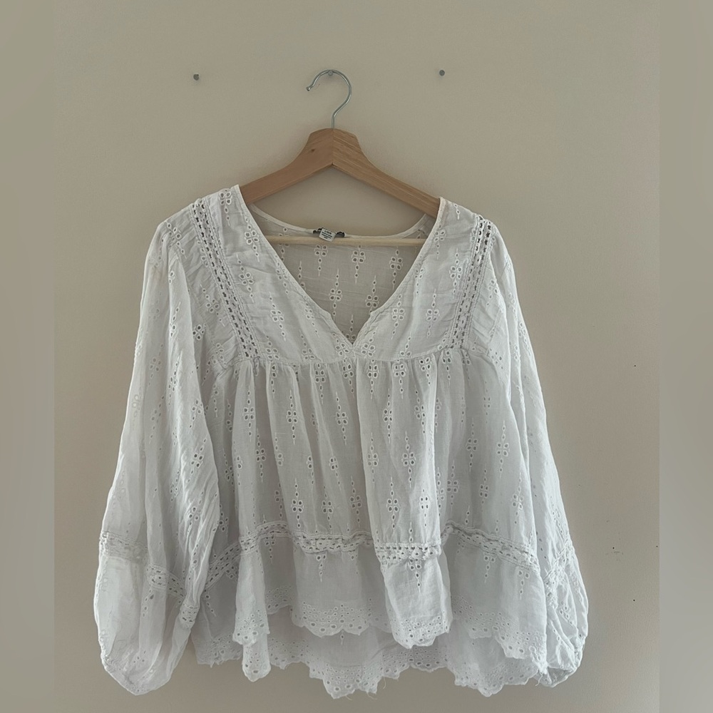 American Eagle Outfitters Cream Ruffled 3/4 Sleeve Blouse